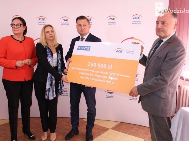 undacja PGE Energia Ciepła wsparła powiatowe szpitale
