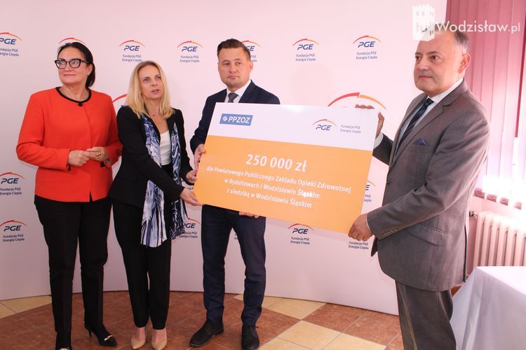 undacja PGE Energia Ciepła wsparła powiatowe szpitale