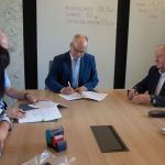 podpisanie umowy na przebudowę ulicy 1 Maja w Gołkowicach