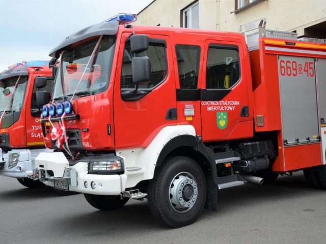 nowe wozy strażackie dla ochotników z Turzy Śl. i Radlina