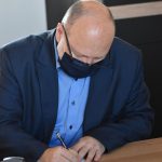 zatoka postojowa przy ZPSWR umowę podpisuje dyrektor Andrzej Skiba