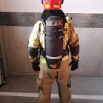strażak z nowym sprzętem