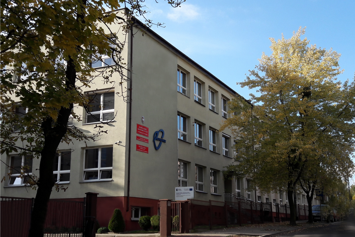 Zespół Szkół Ekonomicznych w Wodzisławiu Śląskim widok ogólny na budynek szkoły
