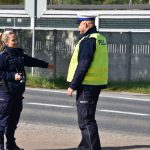 akcja Road Safety Days w Wodzisławiu Śl. 21 wrzesnia 2021 na zdjęciu dwoje policjantów