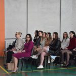 Uczniowie i naczycuele ZST w Rydułtowach podczas zakończenia klas maturalnych