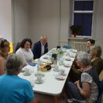 Spotkanie PSR Osob Niepelnosprawnych w Wodzislawiu Sl. Uczestnicy siedzący wokół stołu
