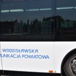 Biały autobus Wodzisłąwskiej Komunikacji Autobusowej.