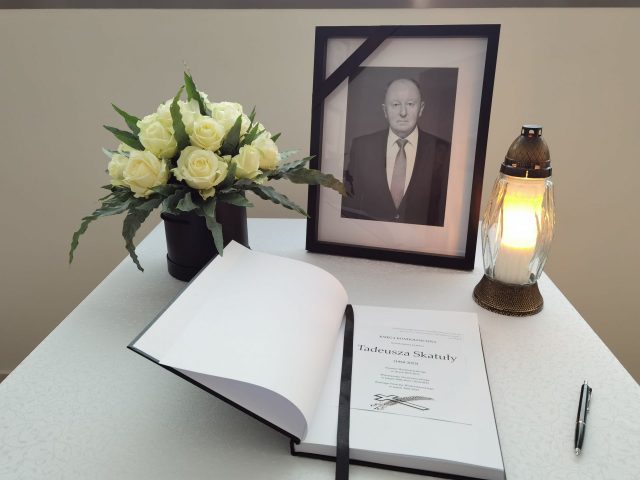 Księga kondolencyjna lda uczczenia pamięci śp. Tadeusza Skatuły