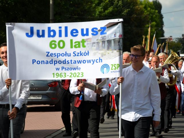 Transparent z napisem Jubileusz 60 lat ZSP w Pszowie