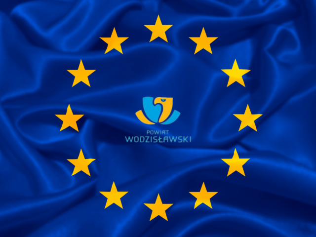 Flaga UE, w środku logo powiatu