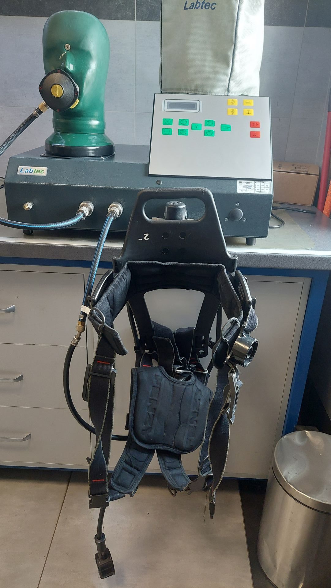 urządzenie kontrolne do obsługi serwisowej sprzętu ochrony dróg oddechowych